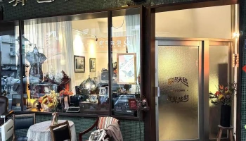 有己 Yoji Coffee ｜咖啡｜甜點｜簡餐｜精釀調酒｜深夜咖啡｜復古攝影棚｜空間場地出租 - 台中市